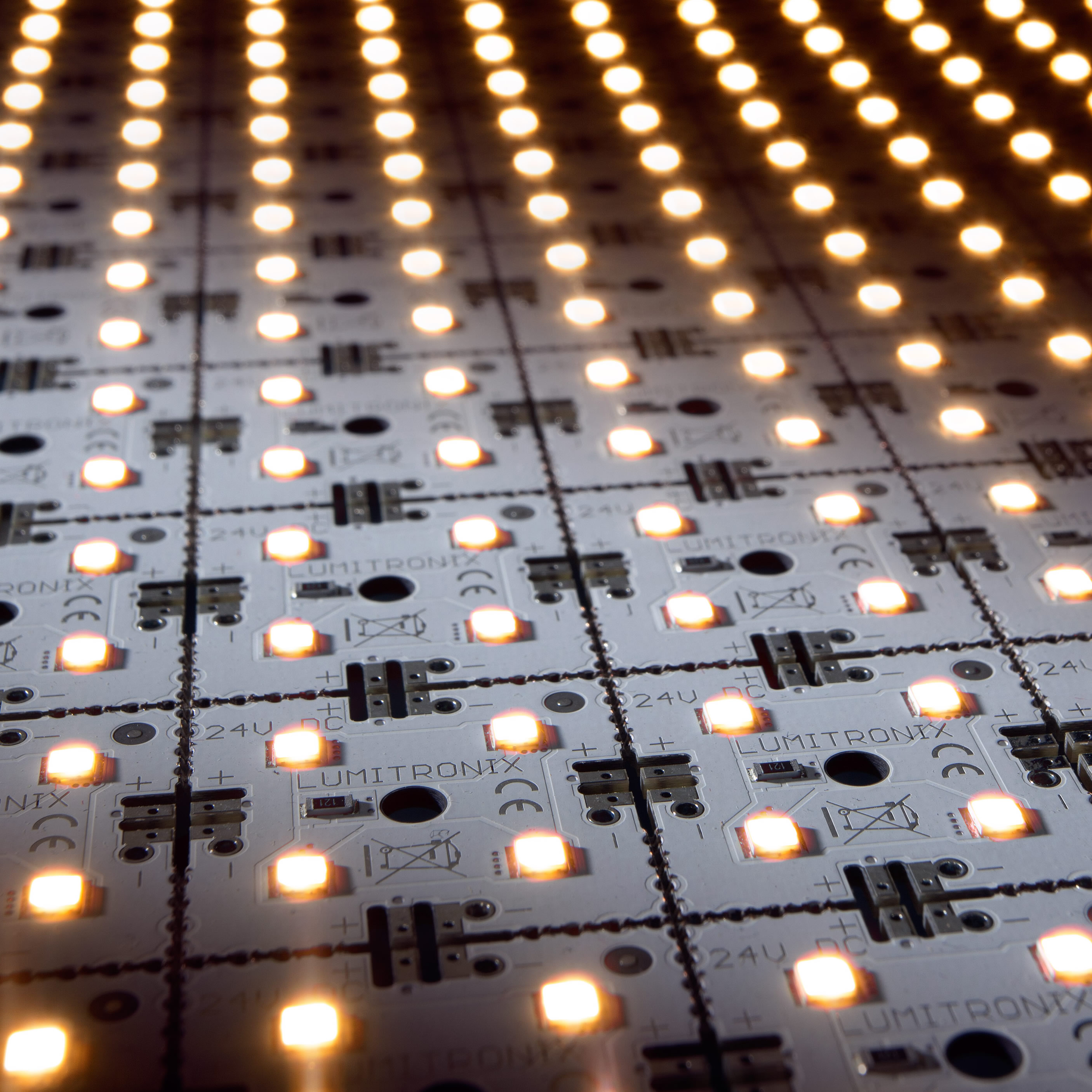 MatrixMini-4-4080 Módulo LED Nichia (2x2) blanco cálido 2700K 274lm 16 LEDs 24V 1,92W 6x6cm (75000 lm/m²)