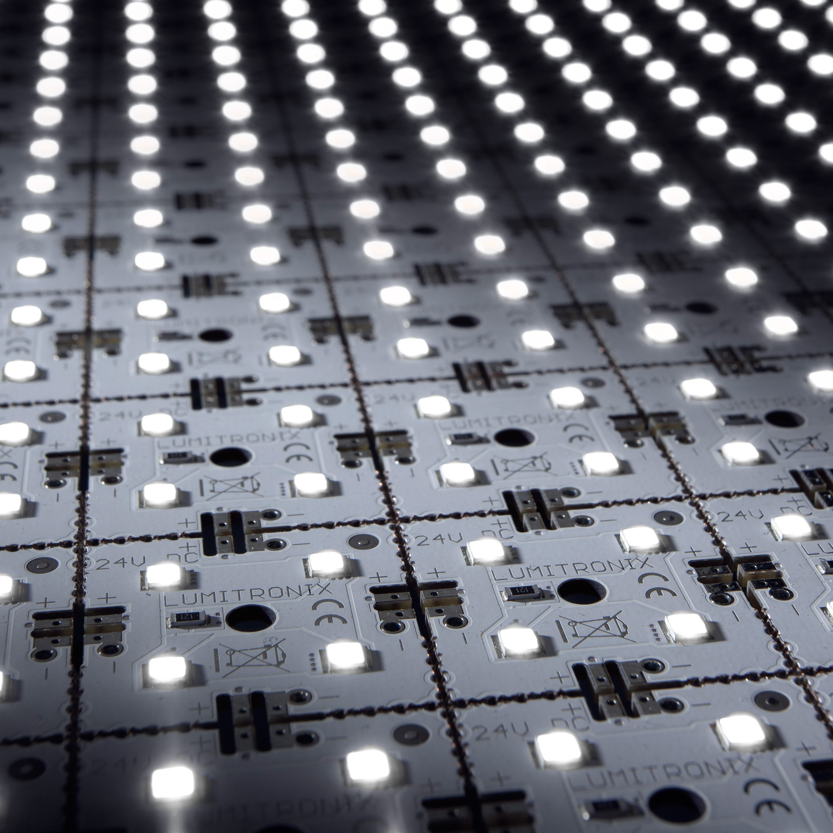 MatrixMini-126-4080 Módulo LED Nichia (9x14) blanco puro 4000K 9500lm 504 LEDs 24V 60,5W 27x42cm (83000 lm/m²)