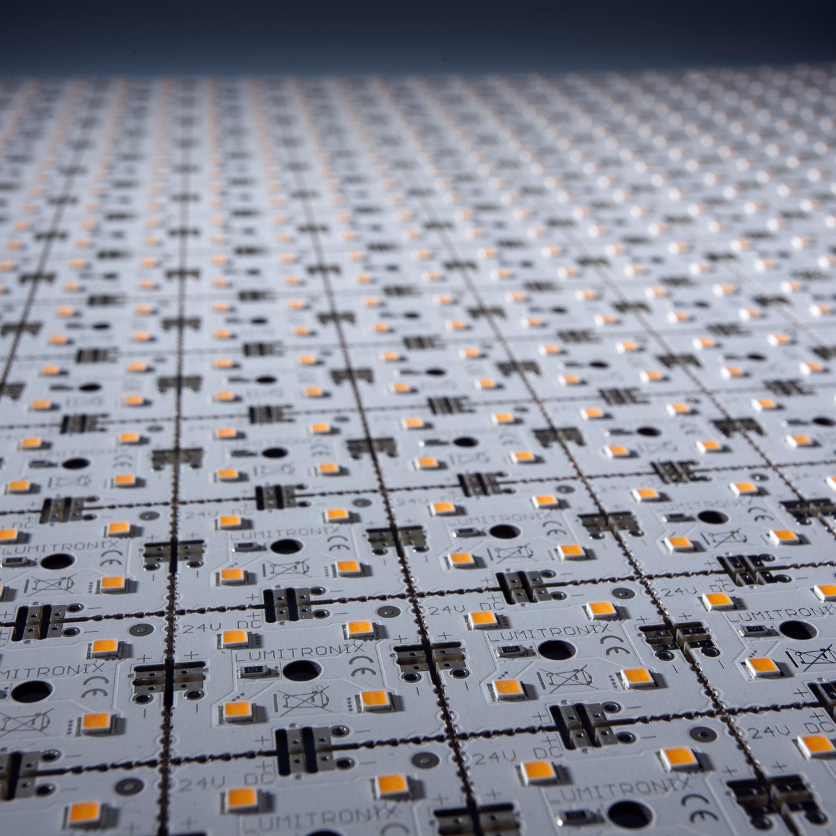 Módulo LED Configurable Nichia MatrixMini blanco CRI 70-99 1800-7800K 12/24/48V 4-504 LEDs 3-42cm (125.000lm/m²)