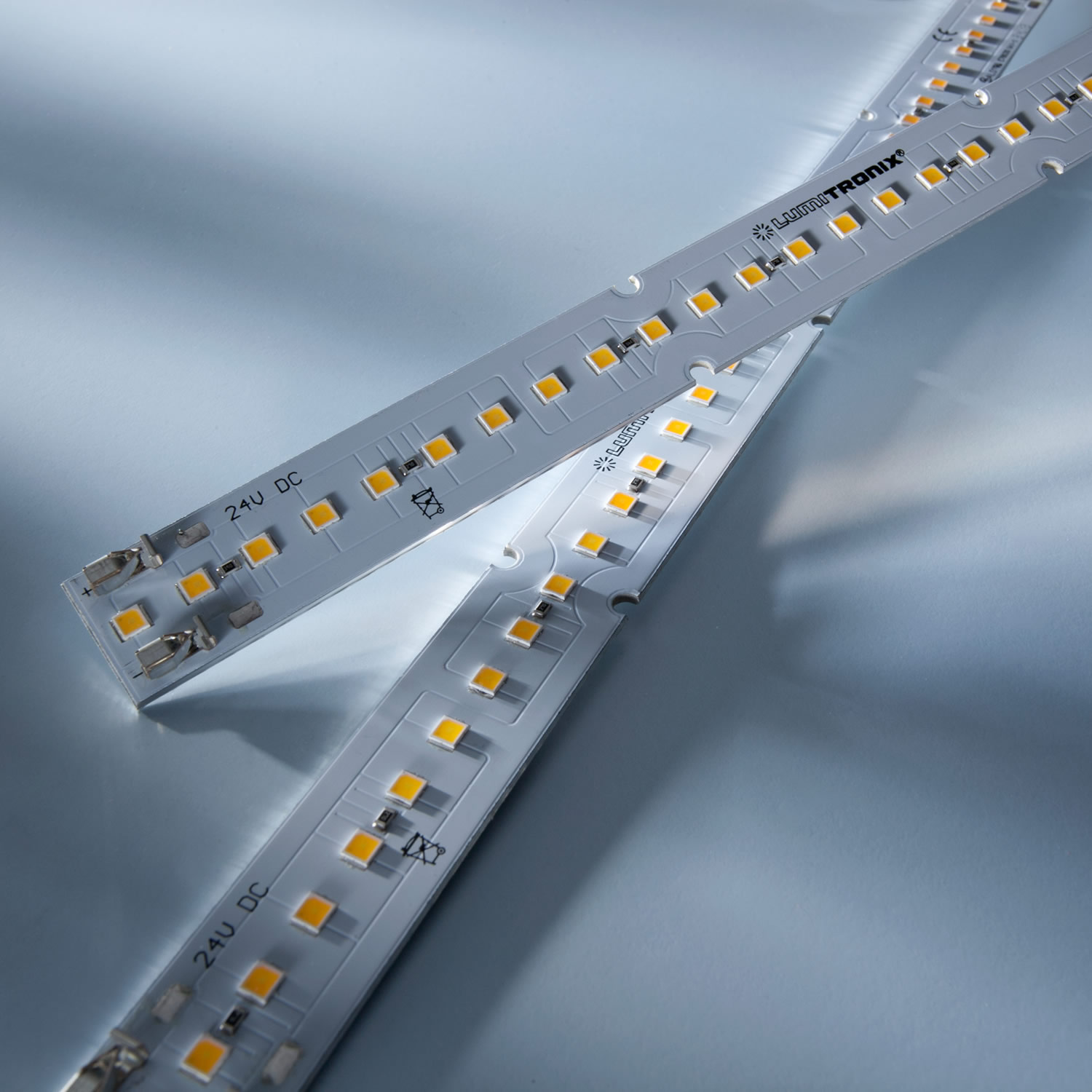 Maxline 35 Nichia Tira LED blanco cálido 3000K 1040lm 24V 35 LED módulo 28cm (3715lm/m 30W/m)