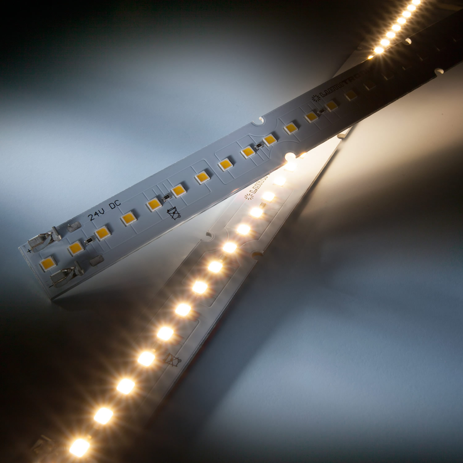 Maxline 35 Nichia Tira LED blanco cálido 3000K 1040lm 24V 35 LED módulo 28cm (3715lm/m 30W/m)