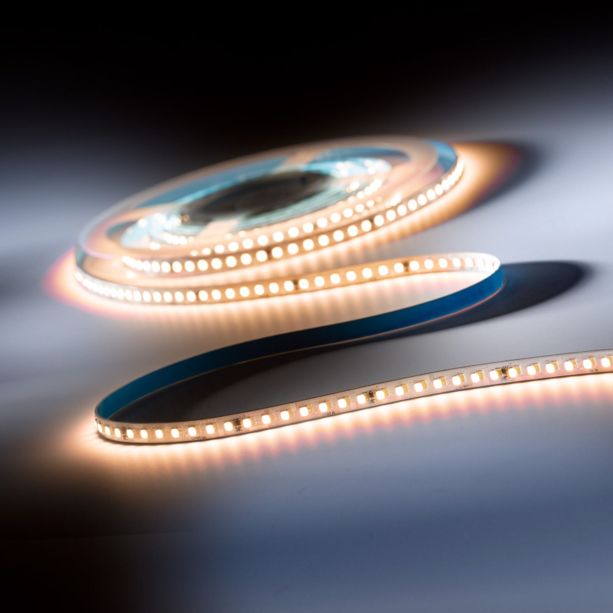 LumiFlex3080 Seúl tira LED blanco cálido CRI80 2700K 13900lm 24V 140 LEDs/m bobina de 5m (2780lm/m 19,2W/m) 