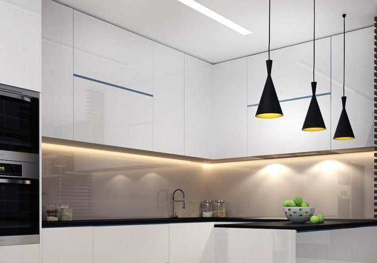 Cocina con líneas de luz mediante tiras de LED Lumistrips en el armario inferior y en el techo